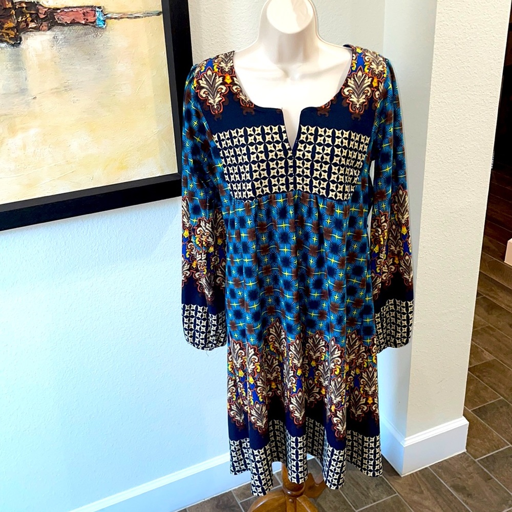 Beautiful long sleeve dress by Reborn! SZ XL... has tie back to show off waist.